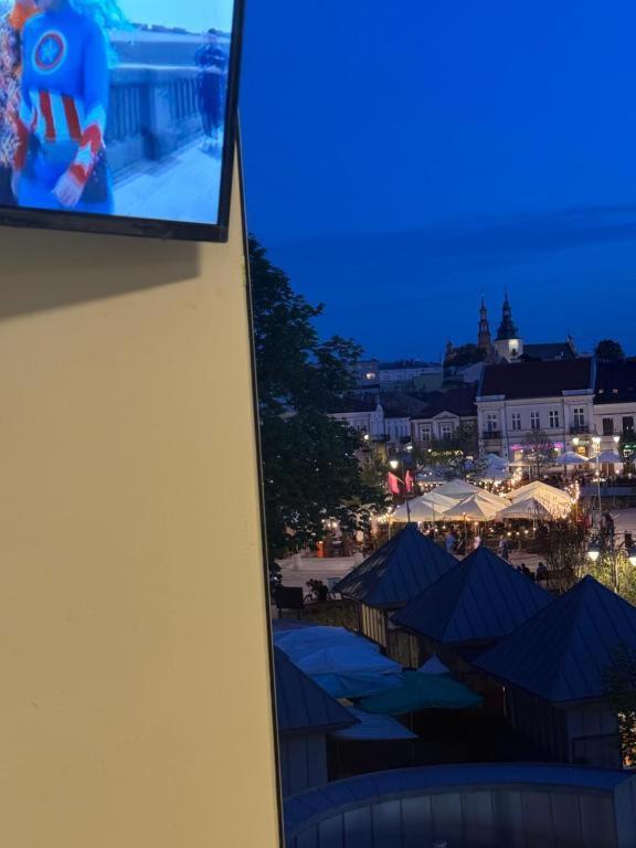 Hotelowe Pokoje Paris -Rynek Centrum- City One Kielce Exteriör bild