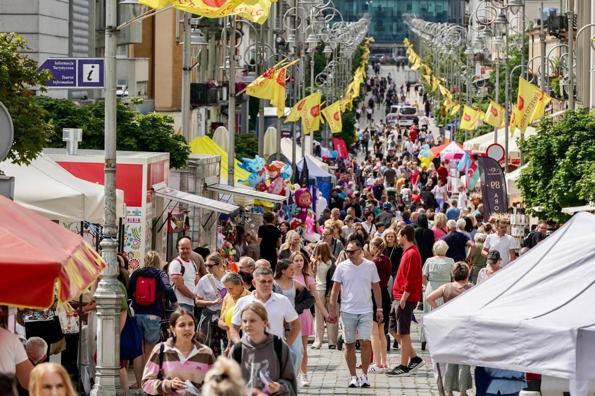 Hotelowe Pokoje Paris -Rynek Centrum- City One Kielce Exteriör bild
