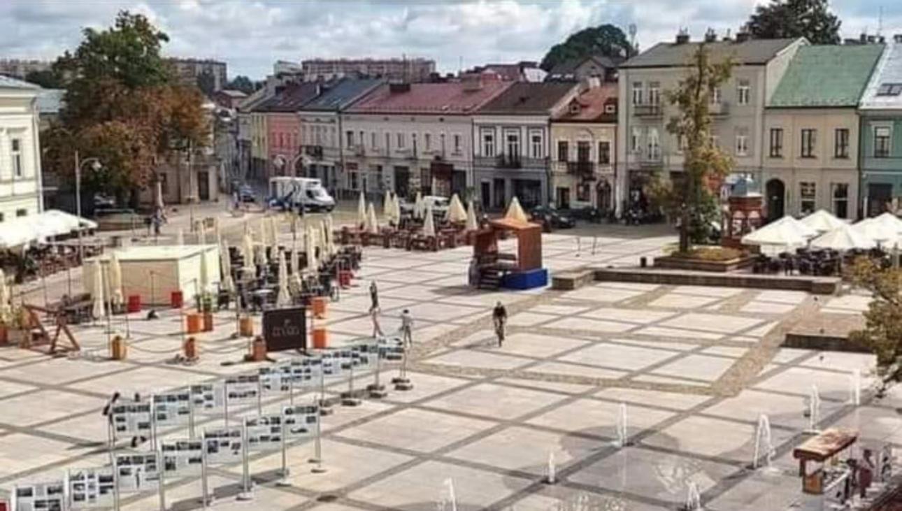 Hotelowe Pokoje Paris -Rynek Centrum- City One Kielce Exteriör bild
